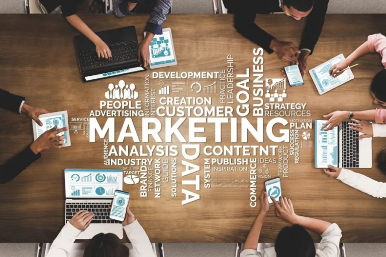 A email marketing blog is a marketing tool that every company should have , since it allows you to position your brand in search engines , increase traffic to your website, establish links of trust and loyalty with your followers and get more customers .